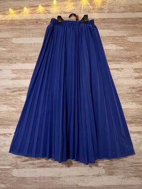 Women's Pleated Midi Skirt in Royal Blue
